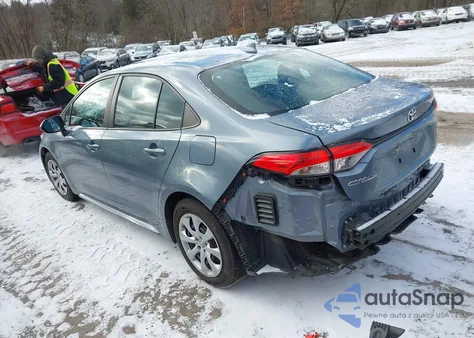 2021 Toyota Corolla Le z USA, uszkodzony, nr VIN 5YFEPMAE2MP224739